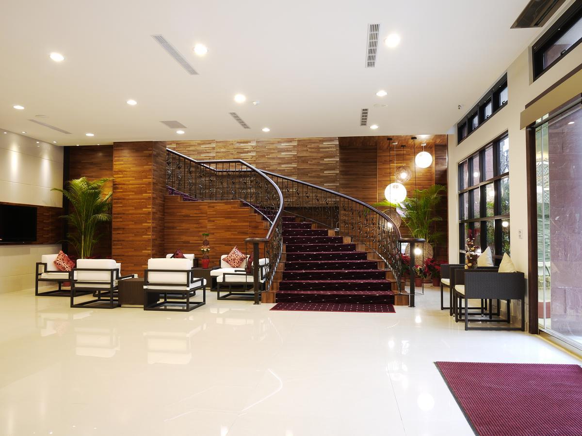 F Hotel - Sanyi Esterno foto