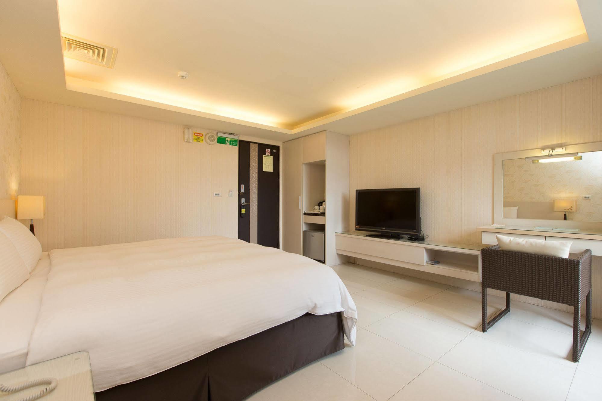F Hotel - Sanyi Esterno foto
